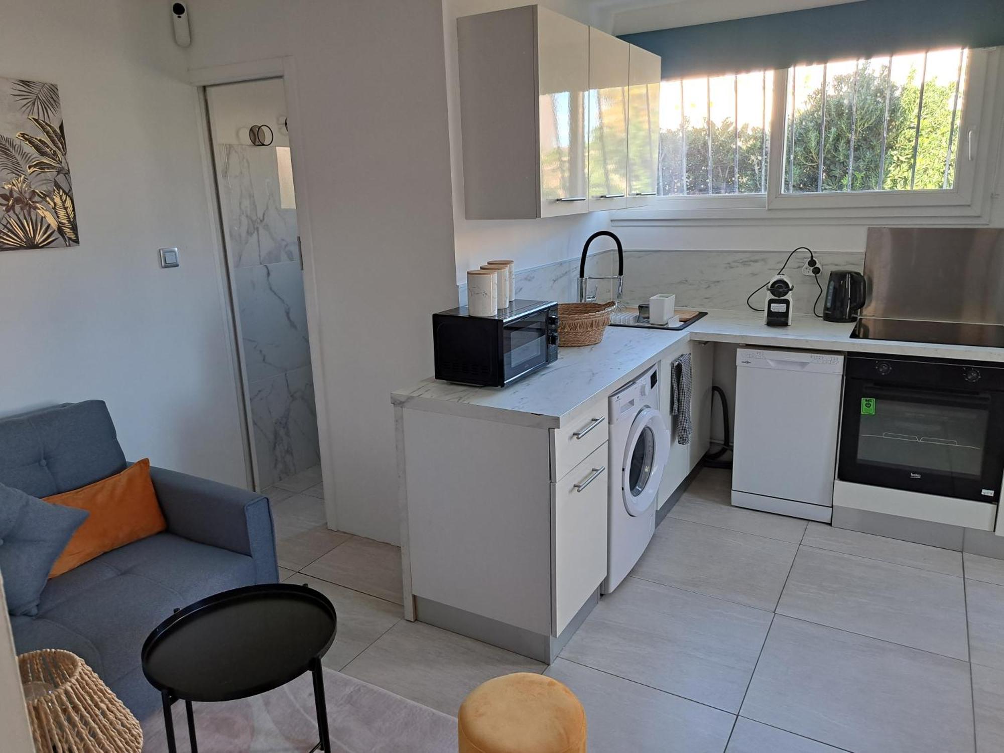 Seduisant Studio Avec Cour Privative La Crau Bagian luar foto